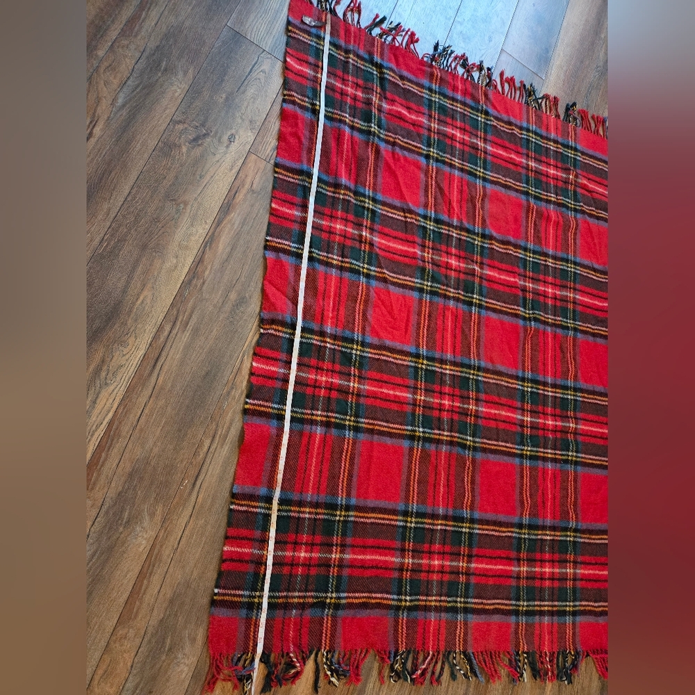 Royal Stewart UK Woven 100% Wool Tartan Fringe Blanket - Picture 6 of 7